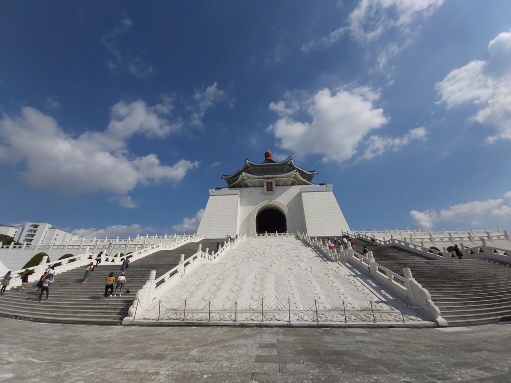 chiang kai shek memorial hall