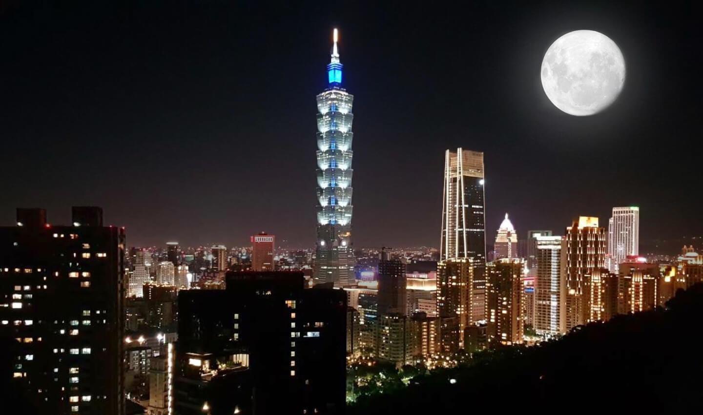 A Night In Taipei vol.1〜3 Night View of Taipei Cityscape · Free Stock Photo